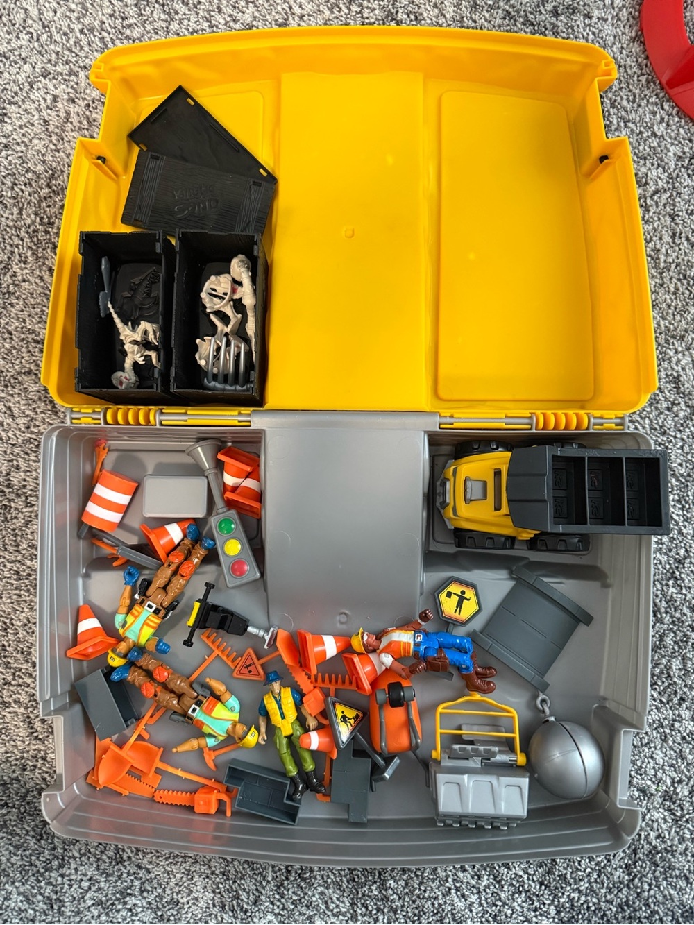 Kids Construction Sensory Kinetic Sand Playset - Toy Vehicle and Accessories